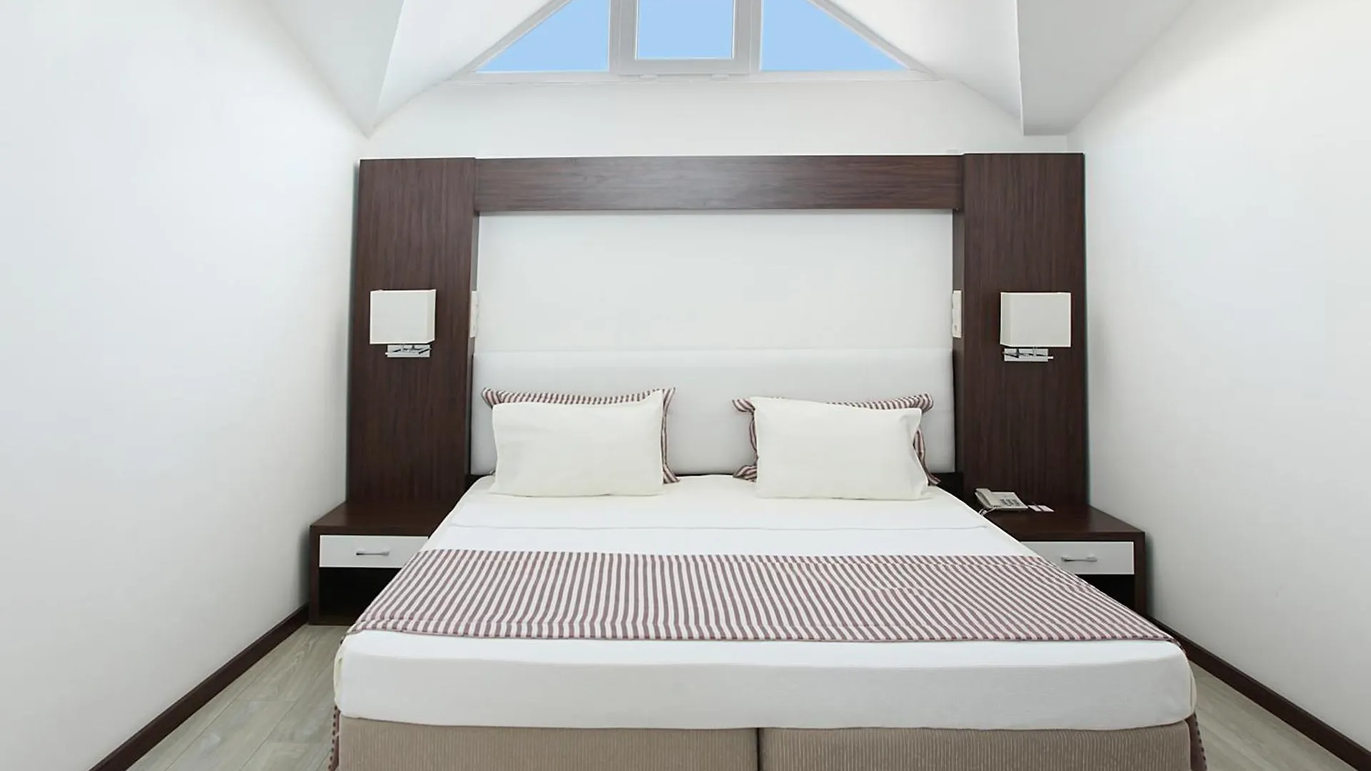 Arora Hotel Κουσάντασι